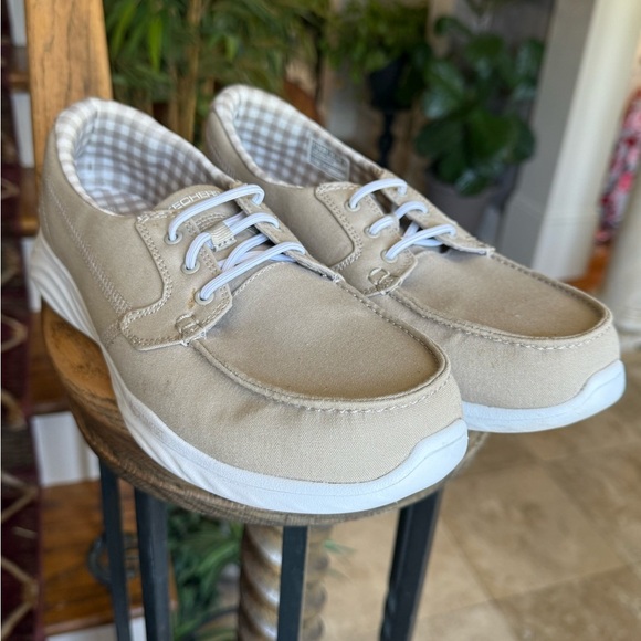Skechers women’s boat shoe very good condition size 10, beige plush comfort - Picture 10 of 13